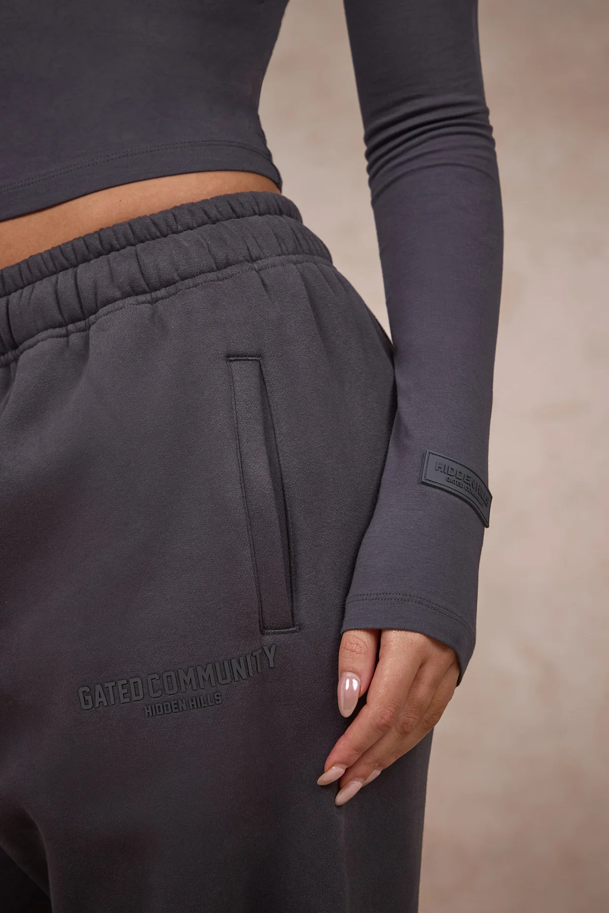 BASICS LONGSLEEVE TOP DARK GRAY