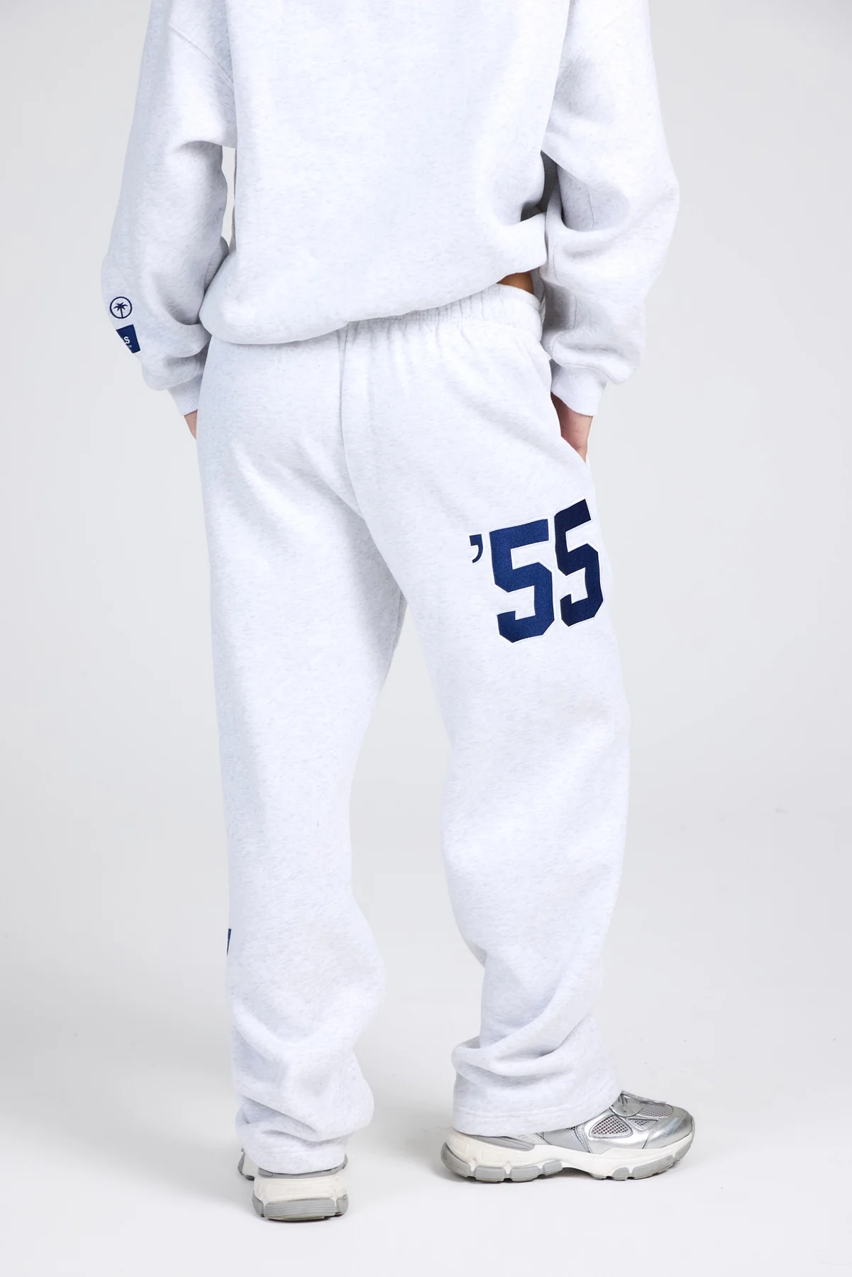 '55 EMBROIDERY STRAIGHT LEG SWEATPANTS LIGHT GRAY