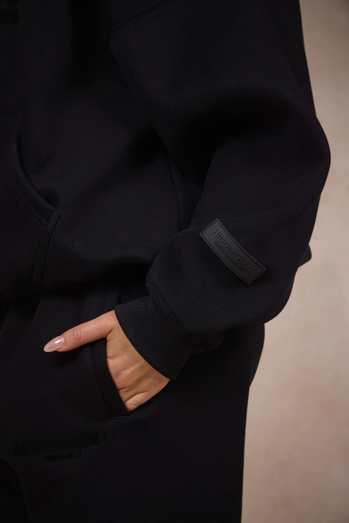 BASICS HOODIE BLACK