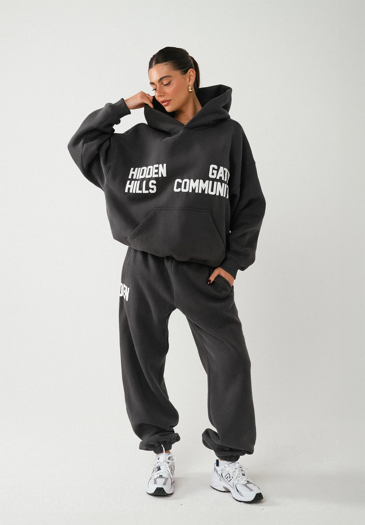 GATED COMMUNITY CUFFED SWEATPANTS DARK GRAY