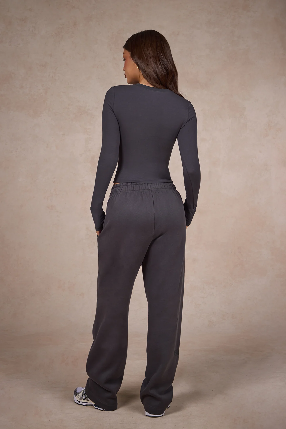 BASICS LONGSLEEVE TOP DARK GRAY