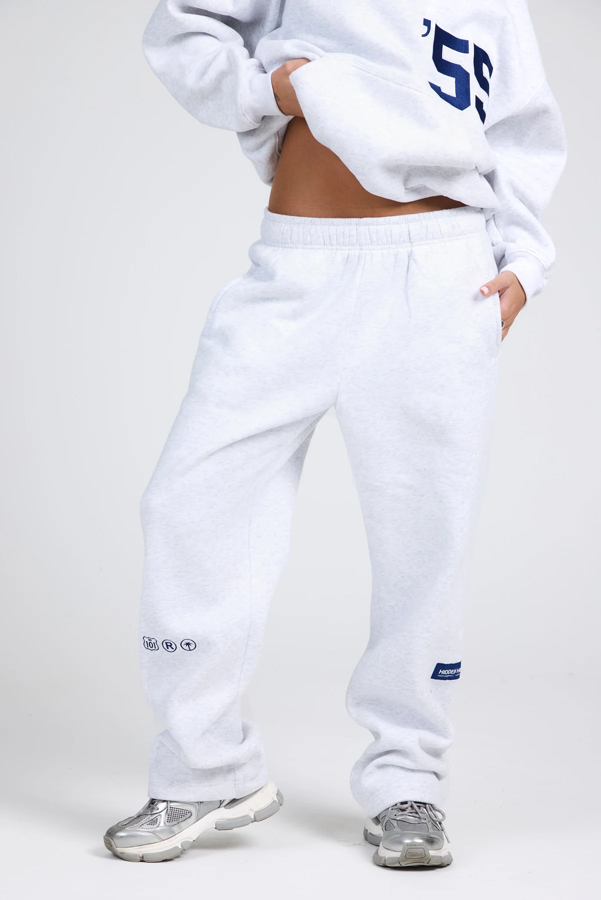 '55 EMBROIDERY STRAIGHT LEG SWEATPANTS LIGHT GRAY