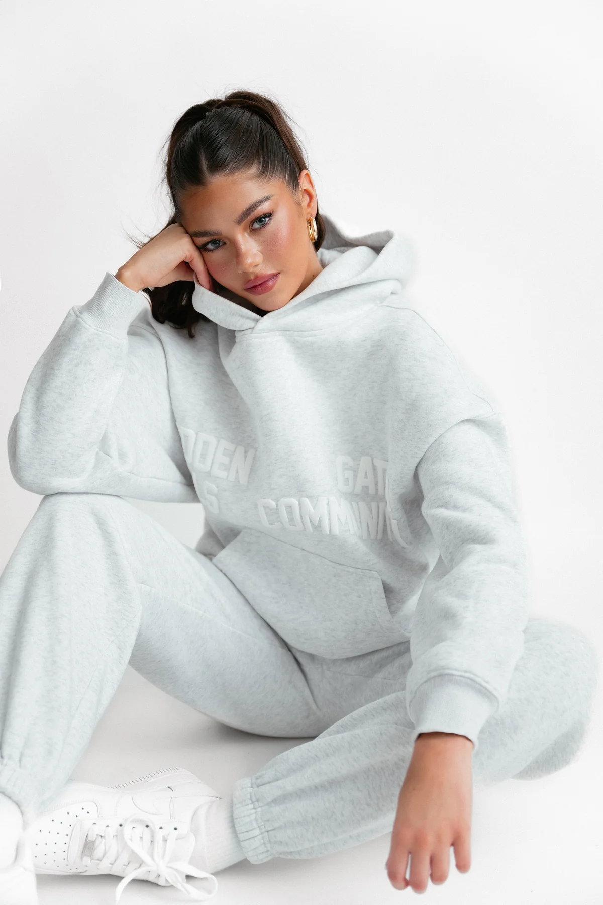 GATED COMMUNITY CUFFED SWEATPANTS LIGHT GRAY