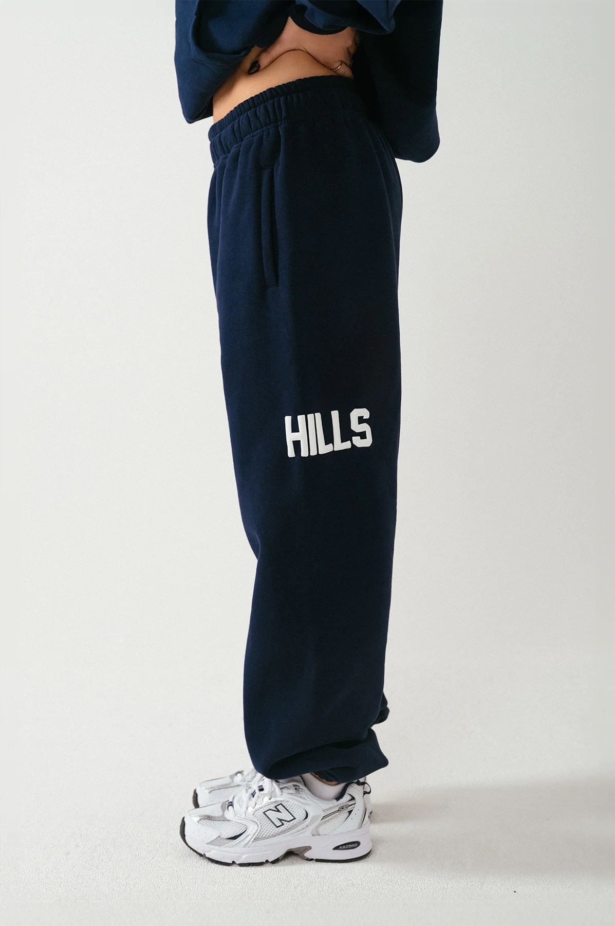 GATED COMMUNITY CUFFED SWEATPANTS NAVY